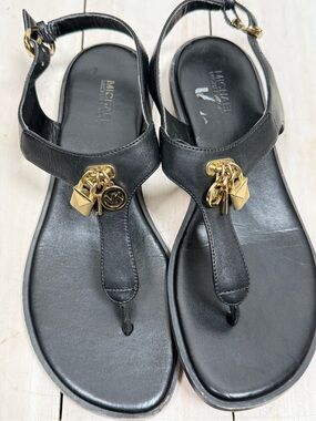 Michael Kors Leather Sandals Charms gold. Size 7.5